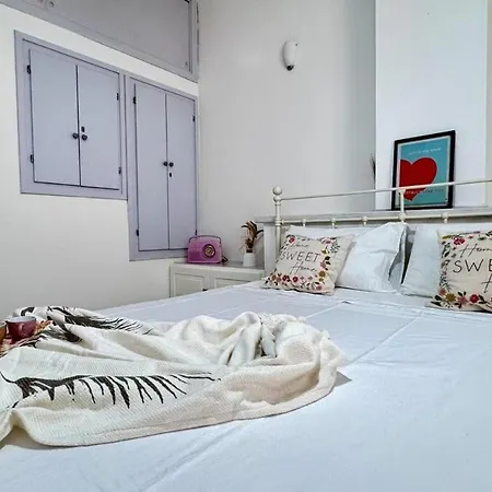 Apartment Center, Modern House With Ac And Wi-fi